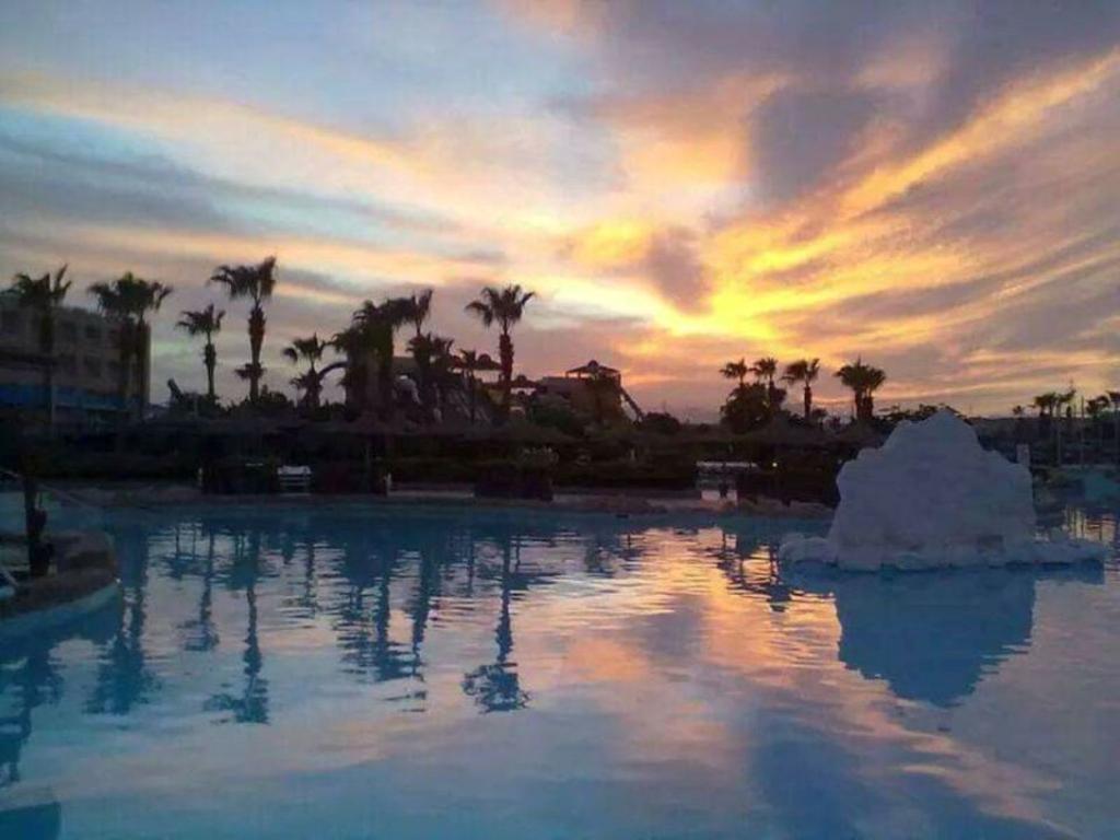 Titanic Aqua Park Resort - Families And Couples Only Hurghada Buitenkant foto